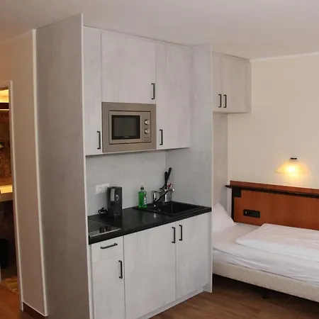 Landhotel Lowenbruch 호텔