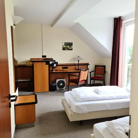 Landhotel Lowenbruch 호텔 3*