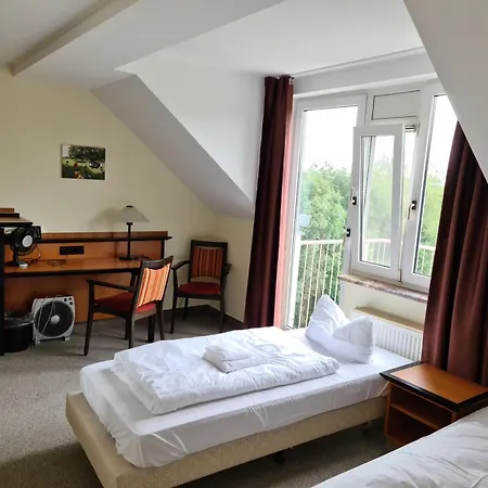 Landhotel Lowenbruch 3*