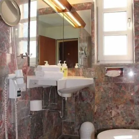 Landhotel Lowenbruch 3*