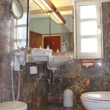 Landhotel Lowenbruch 호텔 로벤브루흐